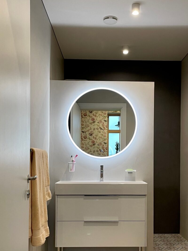 RENE 600 mm round LED mirror with front light - balticmirror.com